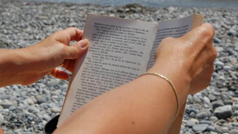 Les effets de la lecture d’un roman intéressant sur le cerveau